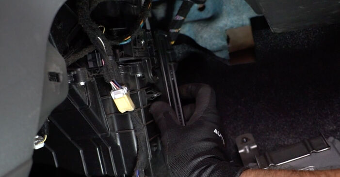 Hvordan skifte FIAT PANDA 2010 Kupefilter trinn–for–trinn veiledning
