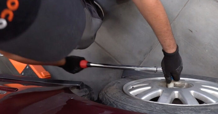 Wie schmierig ist es, selber zu reparieren: Bremssattel beim Audi A3 8L 1.9 TDI 2002 wechseln – Downloaden Sie sich Bildanleitungen