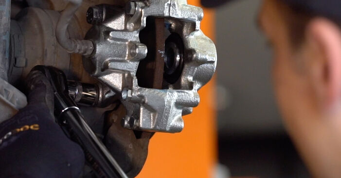 Wie schmierig ist es, selber zu reparieren: Bremssattel beim Mercedes W203 C 200 2.0 Kompressor (203.045) 2006 wechseln – Downloaden Sie sich Bildanleitungen