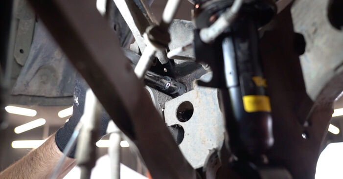 Stufenweiser Leitfaden zum Teilewechsel in Eigenregie von Mini R50 2002 1.4 One D Bremsscheiben