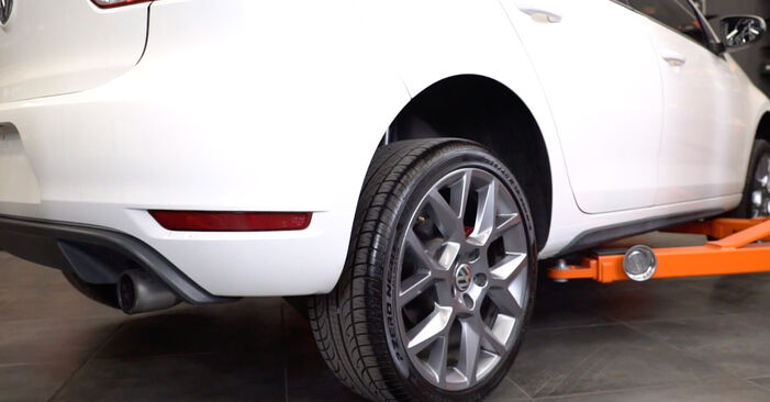 Montaggio Dischi Freno su VW GOLF VI (5K1) 2.0 GTi 2011 da solo