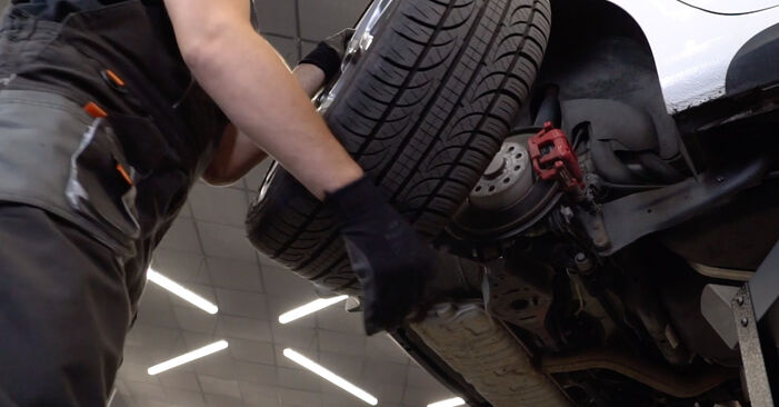 Cómo quitar Copelas Del Amortiguador en un VW GOLF 1.4 2012 - instrucciones online fáciles de seguir
