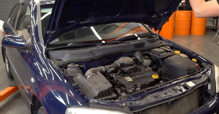 Wie Bremsscheiben beim Opel Astra G CC 1998 gewechselt werden - Unentgeltliche PDF- und Videoanweisungen