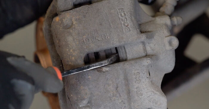 Wie problematisch ist es, selber zu reparieren: Bremsscheiben beim Renault Kangoo KC 1.9 dTi 2003 auswechseln – Downloaden Sie sich bebilderte Tutorials