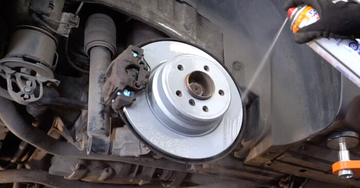 BMW E53 3.0 i 2002 Bremsscheiben wechseln: Gratis Reparaturanleitungen