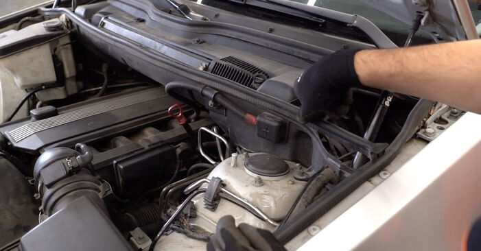 Wymiana Klocki Hamulcowe BMW E53 3.0 d 2000 - darmowe instrukcje PDF i wideo
