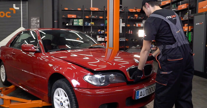 BMW 3 SERIES 2007 Remschijven stap voor stap instructies voor vervanging
