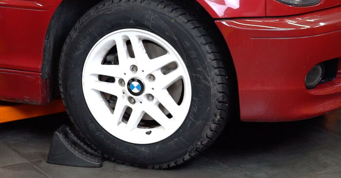 Wie man Stabigummis beim BMW E46 Cabrio 2000 wechselt - Gratis PDF- und Video-Tutorials