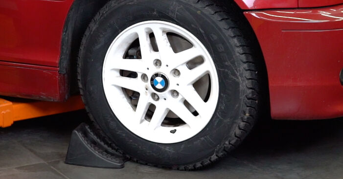 Hoe Draagarm BMW 3 Cabrio (E46) 330 Ci 2001 vervangen – stap voor stap leidraden en video-tutorials