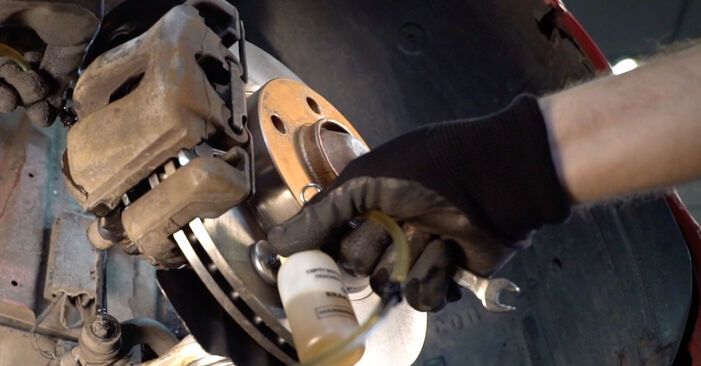 BMW 3 SERIES Ελαστικοί σωλήνες φρένων (μαρκούτσια): εγχειρίδιο αντικατάστασης βήμα προς βήμα