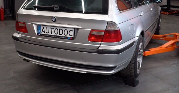 Wie man BMW 3 Touring (E46) 320d 2.0 2000 Bremsscheiben austauscht - Schritt-für-Schritt-Tutorials und Videoanleitungen