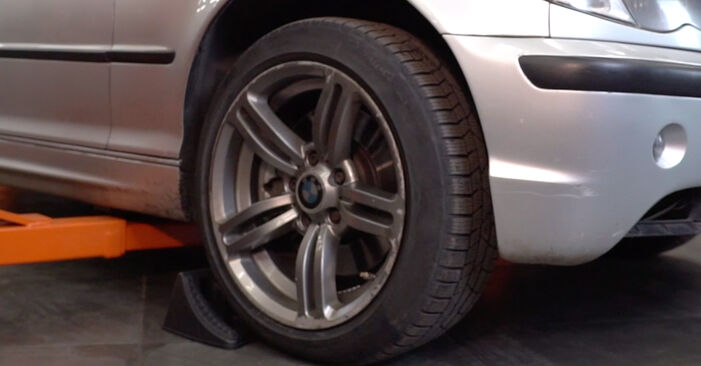 Wie man BMW 3 Touring (E46) 320d 2.0 2000 Bremsbeläge austauscht - Schritt-für-Schritt-Tutorials und Videoanleitungen