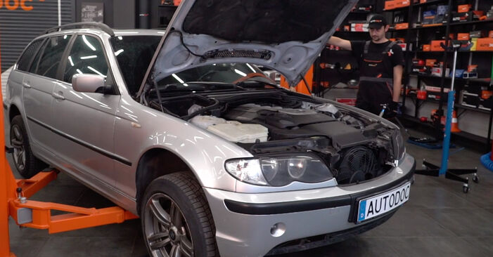 Changing Brake Pads on BMW 3 Touring (E46) 318 i 2002 by yourself