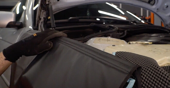 Cómo reemplazar Taco de Motor en un BMW 3 Touring (E46) 320d 2.0 2000 - manuales paso a paso y guías en video