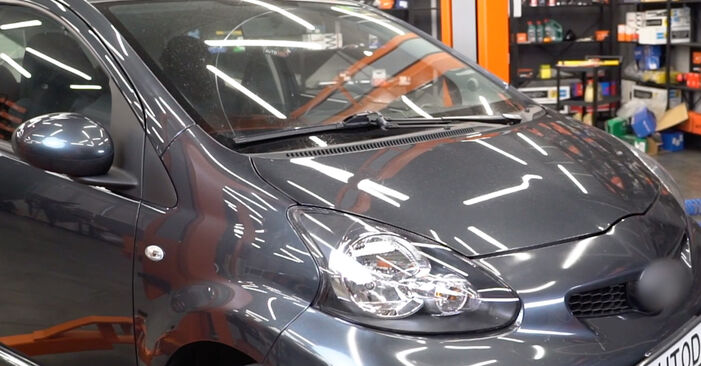 Keilrippenriemen Ihres Toyota Aygo AB1 1.0 GPL (KGB10_) 2013 selbst Wechsel - Gratis Tutorial
