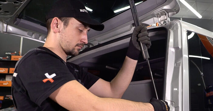 How to remove MERCEDES-BENZ VITO 108 D 2.3 (638.164) 2000 Tailgate Struts - online easy-to-follow instructions