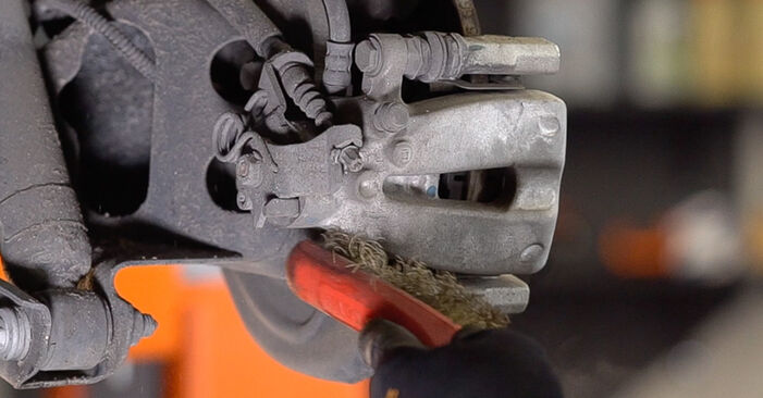 Wie problematisch ist es, selber zu reparieren: Bremsbeläge beim Fiat 500 312 0.9 (312AXM1B) 2013 auswechseln – Downloaden Sie sich bebilderte Tutorials