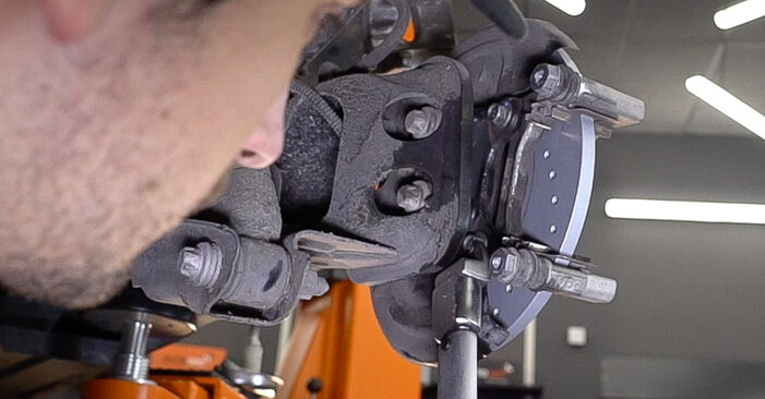 Wie man FIAT 500 1.3 D Multijet (312AXE1A) 2011 Bremsscheiben austauscht - Eingängige Anweisungen online
