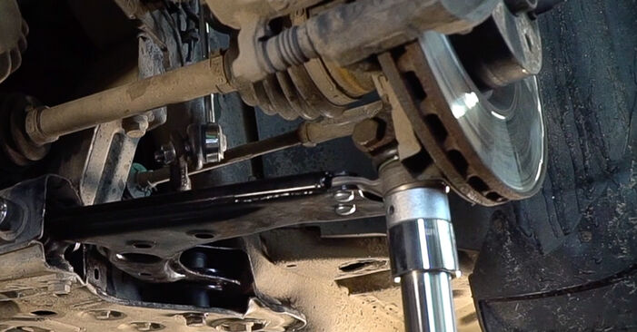 Hvordan skifte FIAT BRAVA 2013 Bærebru trinn–for–trinn veiledning
