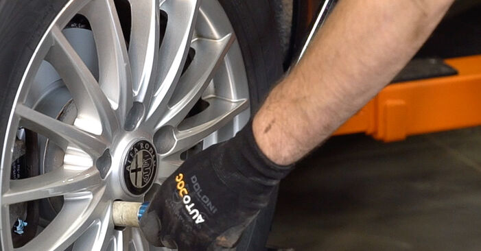 Wie man Bremsbeläge am ALFA ROMEO 159 Sportwagon (939) 2011 wechselt – Laden Sie sich PDF-Wegleitungen und Videoanweisungen herunter