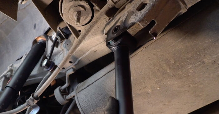 How to change Control Arm on TOYOTA LAND CRUISER (KDJ12_, GRJ12_) 2005 - tips and tricks