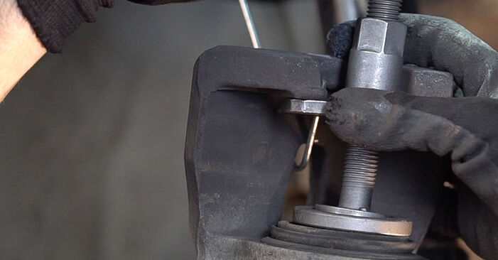 Hvordan skifte TOYOTA RAV4 2012 Bremseskiver trinn–for–trinn veiledning