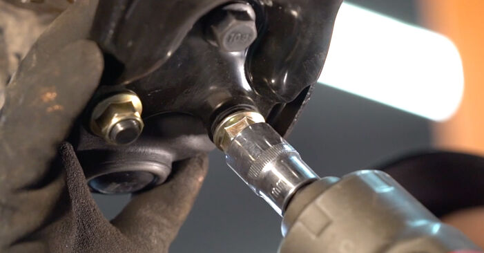 Mudar Braço De Suspensão no Toyota RAV4 III 2013 não será um problema se você seguir este guia ilustrado passo a passo