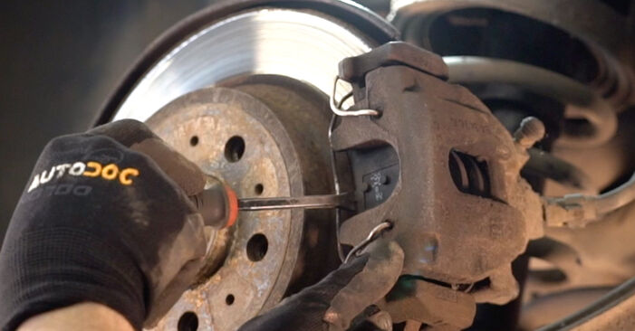 VOLVO V70 2.4 Brake Discs replacement: online guides and video tutorials