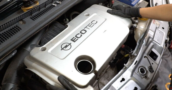 Schimbare Bujie la Opel Meriva A 2005 1.7 CDTI (E75) de unul singur