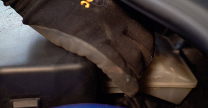 Bremsscheiben Peugeot 206 CC 1.6 HDi 110 2002 wechseln: Kostenlose Reparaturhandbücher