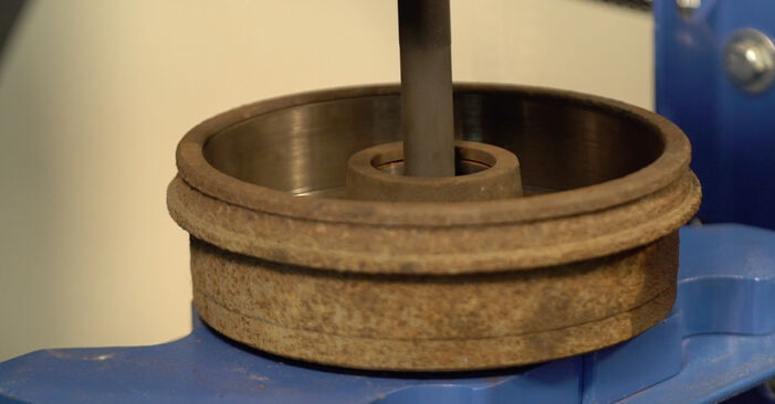 TWINGO I (C06_) 1.2 LPG 2004 Wheel Bearing DIY replacement workshop manual