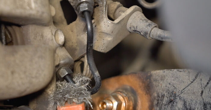 Wie kompliziert ist es, selbst zu reparieren: Bremssattel am Touran 1T2 1.9 TDI 2009 ersetzen – Laden Sie sich illustrierte Wegleitungen herunter