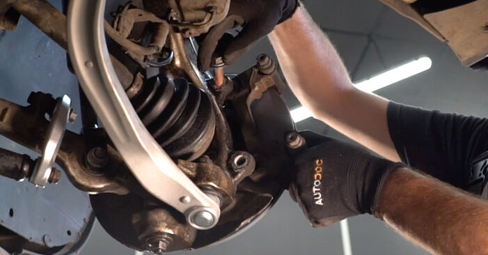 Audi A4 B6 Avant 1.8 T quattro 2003 Bremsscheiben wechseln: wie schwer ist es, selbst zu reparieren - Downloaden Sie sich illustrierte Anleitungen