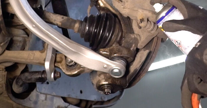 Wie schmierig ist es, selber zu reparieren: Bremsscheiben beim Audi A4 B6 Avant 1.8 T quattro 2003 wechseln – Downloaden Sie sich Bildanleitungen