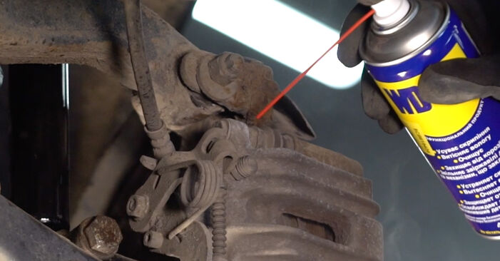 Hvordan skifte AUDI A4 2004 Bremseklosser trinn–for–trinn veiledning