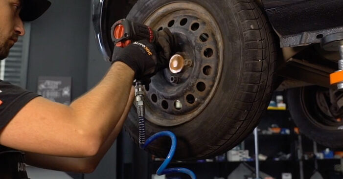 How to change Wheel Bearing on Renault Clio 2 1998 - free PDF and video manuals