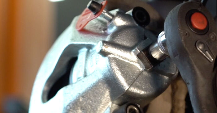 Wie kompliziert ist es, selbst zu reparieren: Bremssattel am Opel Zafira B 1.9 CDTI (M75) 2011 ersetzen – Laden Sie sich illustrierte Wegleitungen herunter