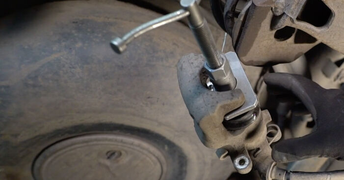 Trinn-for-trinn anbefalinger for hvordan du kan bytte Opel Zafira B 2007 1.6 CNG (M75) Bremseskiver selv