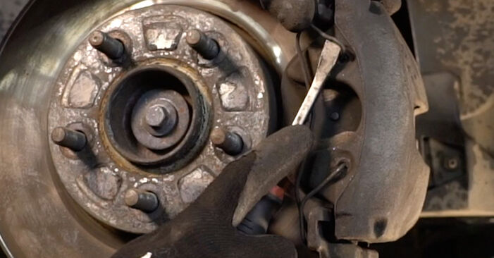 Wie lange benötigt das Auswechseln der Teile: Bremsbeläge beim Volvo V50 Kombi 2011 - Detailliertes PDF-Tutorial