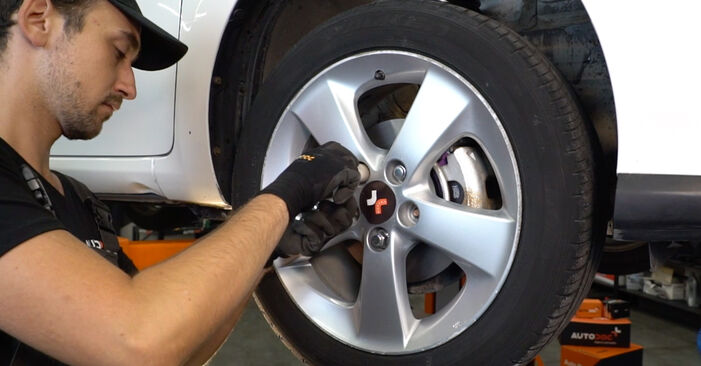 How to remove TOYOTA AURIS 1.4 (ZZE150_) 2009 Brake Pads - online easy-to-follow instructions