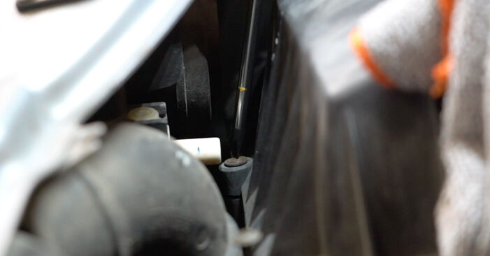 Wie schmierig ist es, selber zu reparieren: Luftfilter beim Opel Meriva A 1.7 DTI (E75) 2009 wechseln – Downloaden Sie sich Bildanleitungen