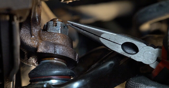 Sustitución de Brazo De Suspensión en un Honda Insight ZE2/ZE3 1.3 IMA (ZE2) 2011: manuales de taller gratuitos