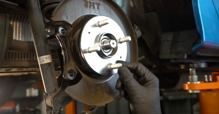 Wie schmierig ist es, selber zu reparieren: Radlager beim Honda Insight ZE2/ZE3 1.3 IMA (ZE28, ZE2) 2015 wechseln – Downloaden Sie sich Bildanleitungen