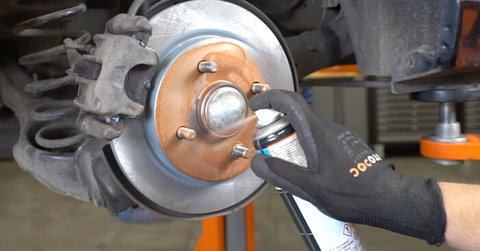 Replacing Shock Absorber on Ford Focus Mk1 1998 1.6 16V by yourself