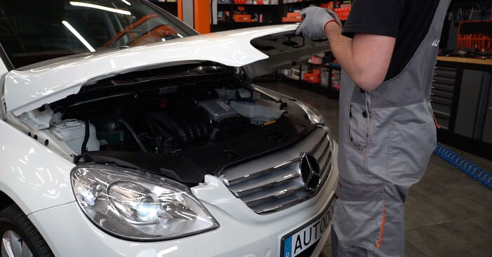 Hvordan skifte Bremseskiver på Mercedes W245 2005 – gratis PDF- og videoveiledninger