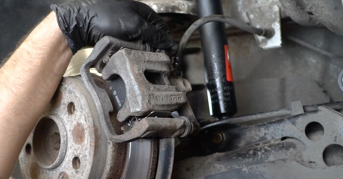 Wie schmierig ist es, selber zu reparieren: Radlager beim Mercedes W245 B 180 1.7 (245.232) 2011 wechseln – Downloaden Sie sich Bildanleitungen