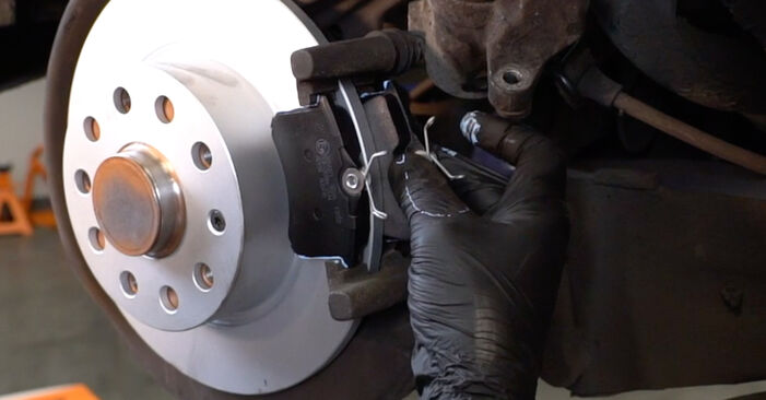 Replacing Brake Discs on Audi A3 8P Sportback 2004 2.0 TDI 16V by yourself