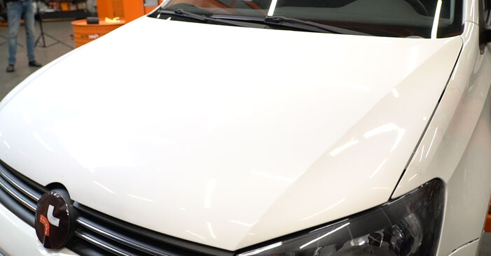 VW Polo V Sedan (602, 604, 612, 614) 1.4 Pasek wielorowkowy wymiana: przewodniki online i samouczki wideo