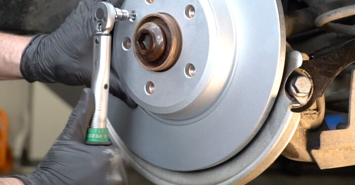 Kā nomainīt Bremžu diski AUDI A4 Sedan (8K2, B8) 2012 - lejupielādējiet PDF rokasgrāmatas un video instrukcijas