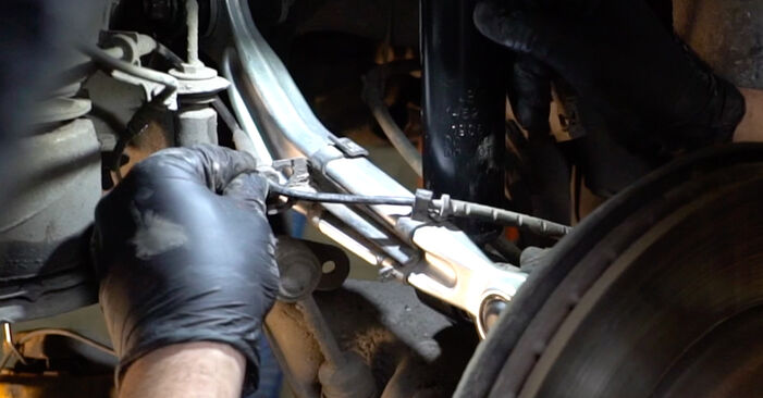 BMW 5 SERIES 530d 3.0 Control Arm replacement: online guides and video tutorials